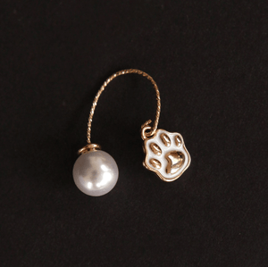 cat-paw-earring-Gold-cat-earrings-pearl-cat-earrings-cat-paw-earrings