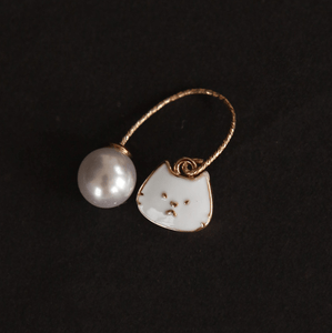 cat-face-earring-Gold-cat-earrings-pearl-cat-earrings-cat-paw-earrings